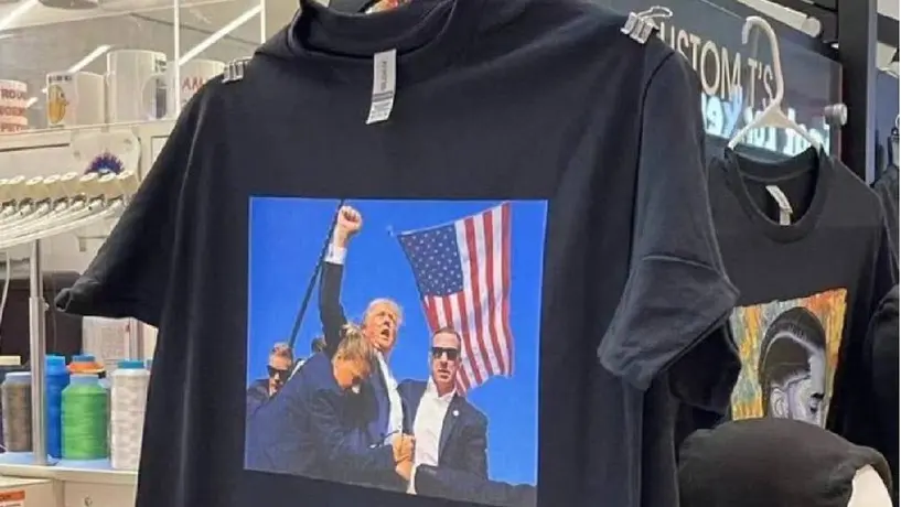 Venden camisas con la imagen de Trump del atentado y causa polémica