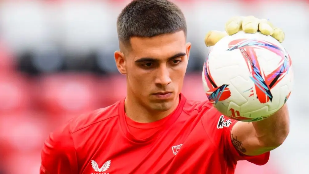 Alex Padilla en el calentamiento | X: @AthleticClub