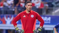 Claudio Bravo, portero chileno, anuncia su retiro del futbol profesional