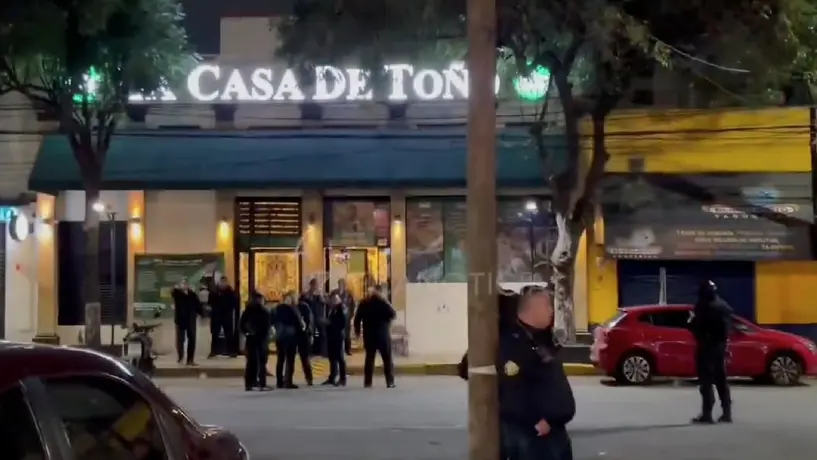Reportan balacera en sucursal de La Casa de Toño en la CDMX; una persona fallece