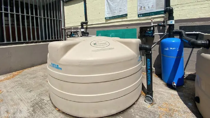 Cosechadores de lluvia en escuelas buscan ahorrar 918 millones litros de agua al año ¿Cómo es posible eso?