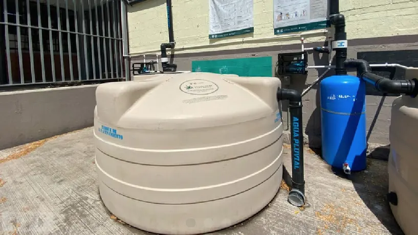 Cosechadores de lluvia en escuelas buscan ahorrar 918 millones litros de agua al año ¿Cómo es posible eso?