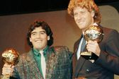 Herederos de Maradona piden frenar subasta del Balón de Oro de México 86; afirman que fue robado