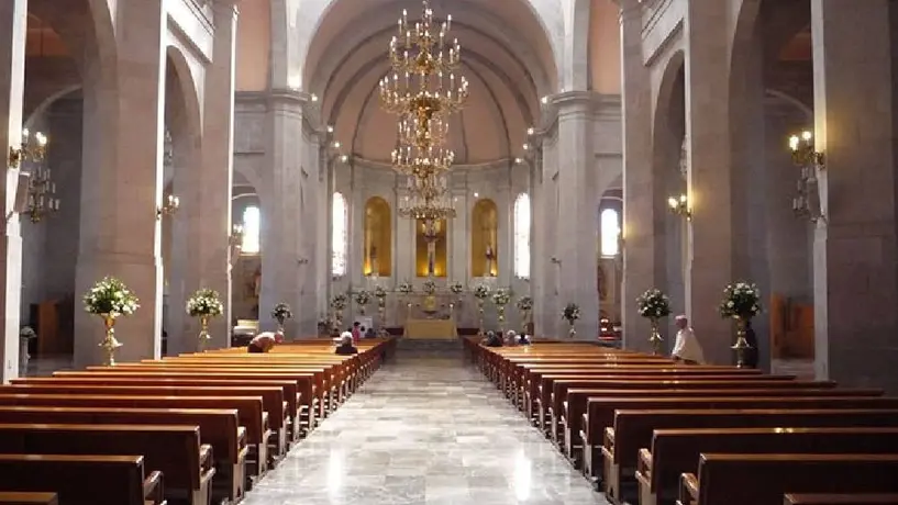 VIDEO: Ladrones roban a unos abuelitos afuera de una iglesia en CDMX