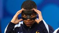 Deschamps sobre Mbappé previo al duelo vs Polonia: 'Se está acostumbrando a jugar con máscara'