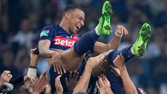 ¡Adiós Kylian! Mbappé se despedida de PSG ganando la Copa de Francia