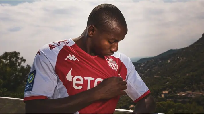 Jugador del AS Monaco tapó la bandera gay y rechazó apoyar el protocolo contra la homofobia