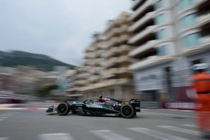 ¿Sueña Mercedes con la victoria? Hamilton lideró a Piastri y Russell en las Libres 1 del GP de Mónaco