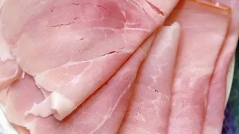 La Profeco encontró que un jamón comercial etiquetado como carne de pavo contiene agua