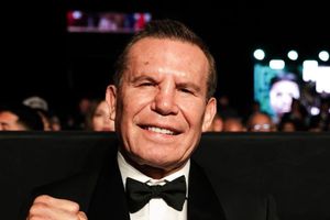 Julio César Chávez afirma que pudo vencer a Mayweather: 'Le hubiera pegado una chin...'