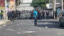 Muerte de un señor por infarto provoca riña entre policías y vecinos de Iztapalapa
