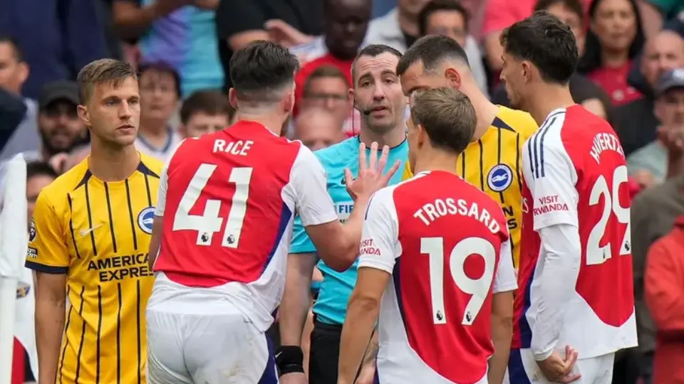 Premier League 'explica' la roja que recibió Declan Rice en el Arsenal vs Brighton