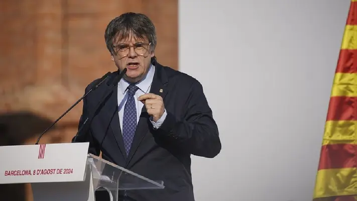 Carles Puigdemont reaparece, da discurso, desaparece y es buscado nuevamente