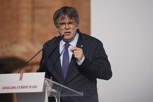 Carles Puigdemont reaparece, da discurso, desaparece y es buscado nuevamente