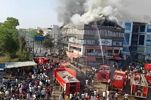 Incendio en una zona de juegos en India, deja al menos 24 muertos