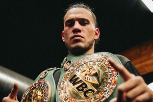 Benavidez le manda mensaje a Canelo Álvarez: 'Se le están acabando las excusas'