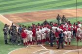 Jugadores de Diablos y de Leones vaciaron las bancas tras golpe a Franklin Barreto