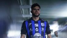 Jugadores de Querétaro se presentan con su nombre y cuentan chiste durante la alineación