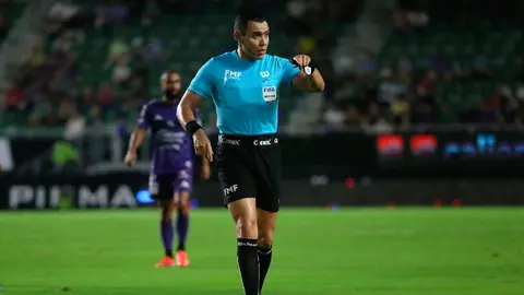 ¡Gato suelto! Marco Ortiz empaña goleada de Mazatlán a Pachuca con show de expulsiones
