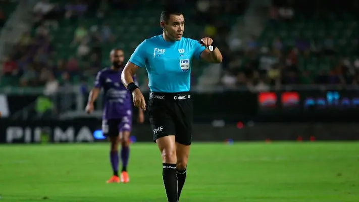 ¡Gato suelto! Marco Ortiz empaña goleada de Mazatlán a Pachuca con show de expulsiones