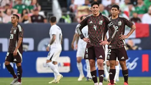 Luis García y Christian Martinoli 'tunden' a Jaime Lozano en plena transmisión