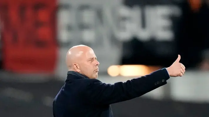 ¿Se llevará a Santiago Giménez? Arne Slot confirmó que se va a Liverpool