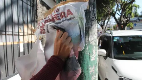 ¿Cuánto tendrás que pagar de multa si pegas publicidad sin permiso en la CDMX?