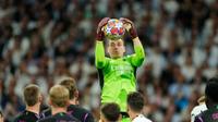 Lunin recibe un gran gesto de un piloto de avión mientras viajaba a Londres