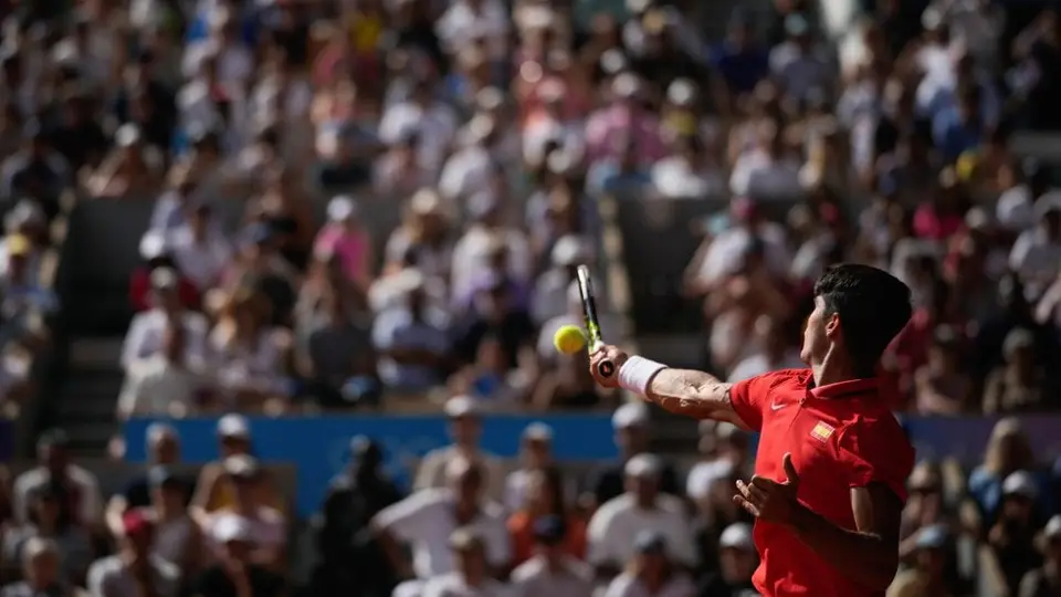 Carlos Alcaraz destrozó su raqueta en un arranque de frustración ante Gael Monfils