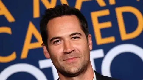 El actor mexicano Manuel García Rulfo se une al elenco de la película "Jurassic World"