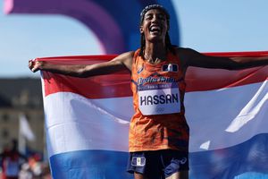 París 2024: Sifan Hassan gana el maratón femenino e impone nuevo récord Olímpico