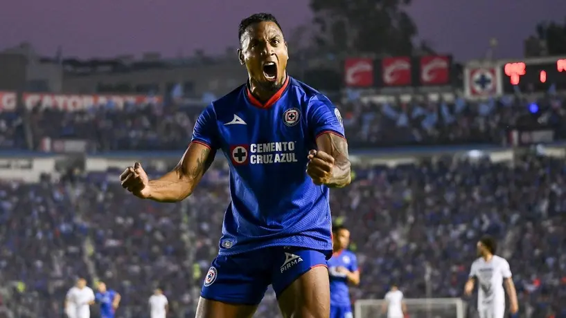 ¡Se queda! Willer Ditta cerca de extender su contrato con Cruz Azul