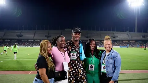Najee Harris estuvo en CU como invitado de Pumas Femenil ante Rayadas