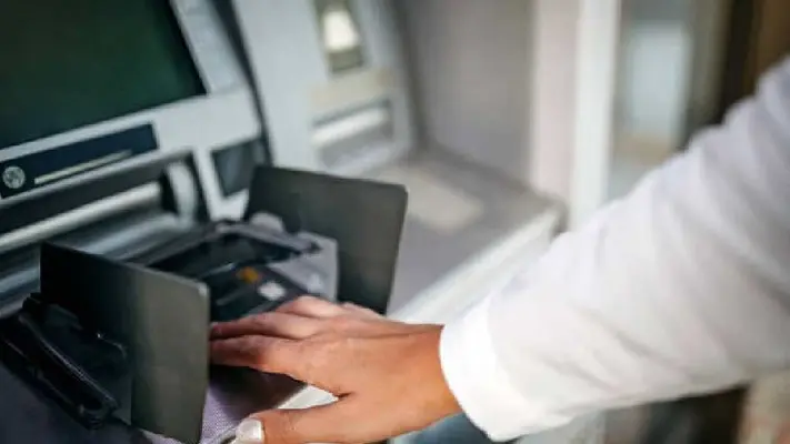¡Evita robos! Así puedes detectar un cajero automático con trampa