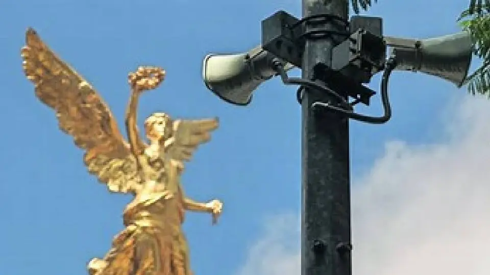 VIDEO: Hombres reaccionan a la activación de la alerta sísmica y se vuelve viral el momento