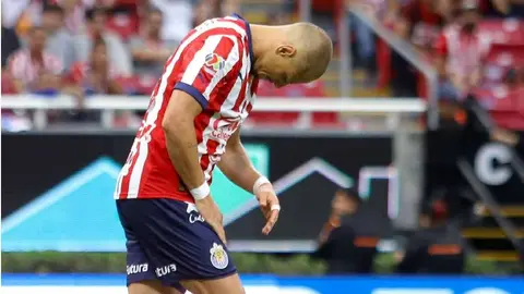 ‘Chicharito’ Hernández confirmó que tiene un desgarro muscular