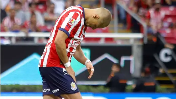 ‘Chicharito’ Hernández confirmó que tiene un desgarro muscular