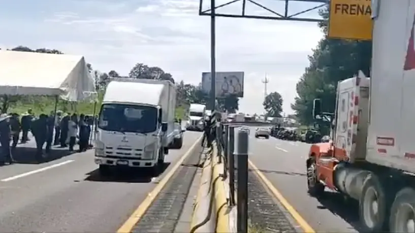 Ejidatarios abren la México-Puebla tras bloqueo… ¡pero sólo por 2 horas!