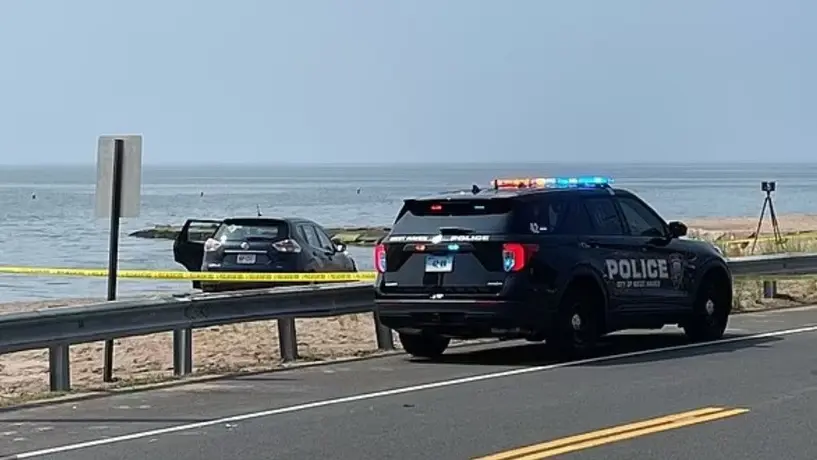 Hombre es arrestado después de intentar ahogar a sus dos hijos menores en una  playa