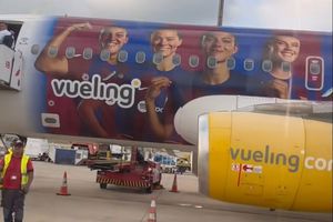 Aficionados del Real Madrid viajaron en avión del Barcelona para la Final de Champions League