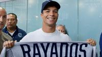 Óliver Torres aterriza en Monterrey para reportar con Rayados: “Voy a sorprender mucho”