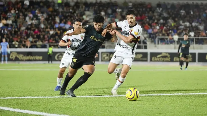 Atlético La Paz y Leones Negros empatan en la Ida de las 'Semis' y definirán la serie en la Vuelta
