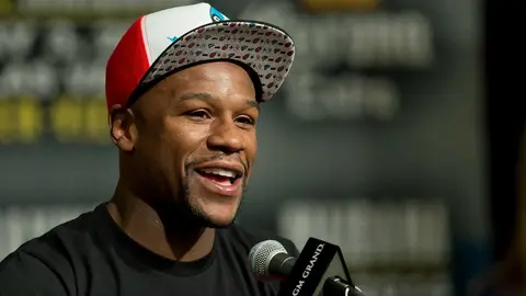 Floyd Mayweather Jr. desata la locura con entrenamiento abierto en Parque Bicentenario