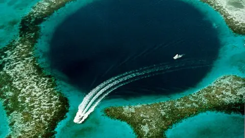 Científicos descubren en México el agujero azul más profundo del mundo
