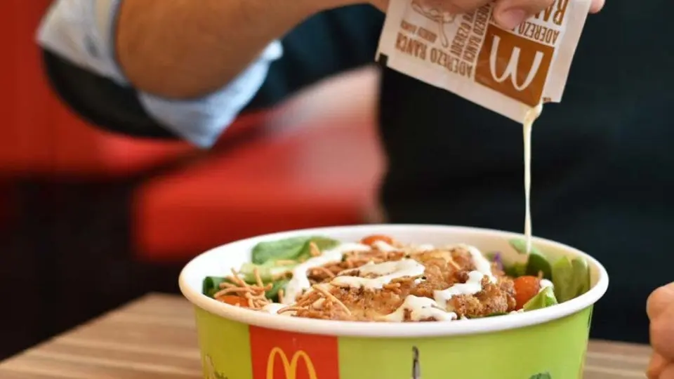 ¡Adiós a las ensaladas! Mcdonald’s dejará de vender menú con comida saludable tras bajas ventas