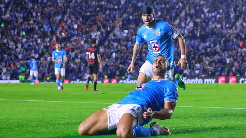 ¡Siguen invictos! Cruz Azul golea a Xolos y conquista su tercera victoria al hilo
