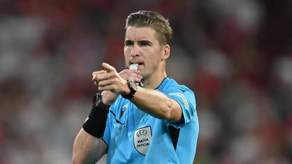 UEFA designó al árbitro francés François Letexier para la Final de la Eurocopa