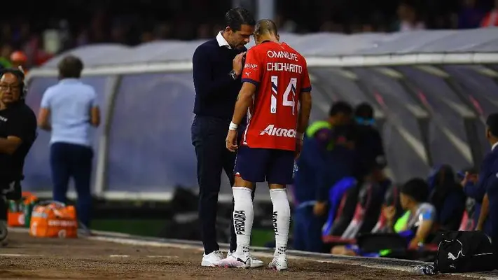 Fernando Gago sobre la falta de minutos de Chicharito: 'Se lo tiene que ganar'