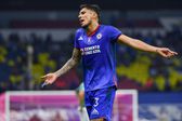 Carlos Salcedo recibe permiso especial de Cruz Azul; está fuera del país