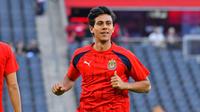 Traspaso de José Juan Macías a Santos se tambalea; Chivas tendría que venderlo o renovarlo